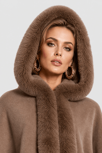 Cape Femme Fourrure avec Capuche