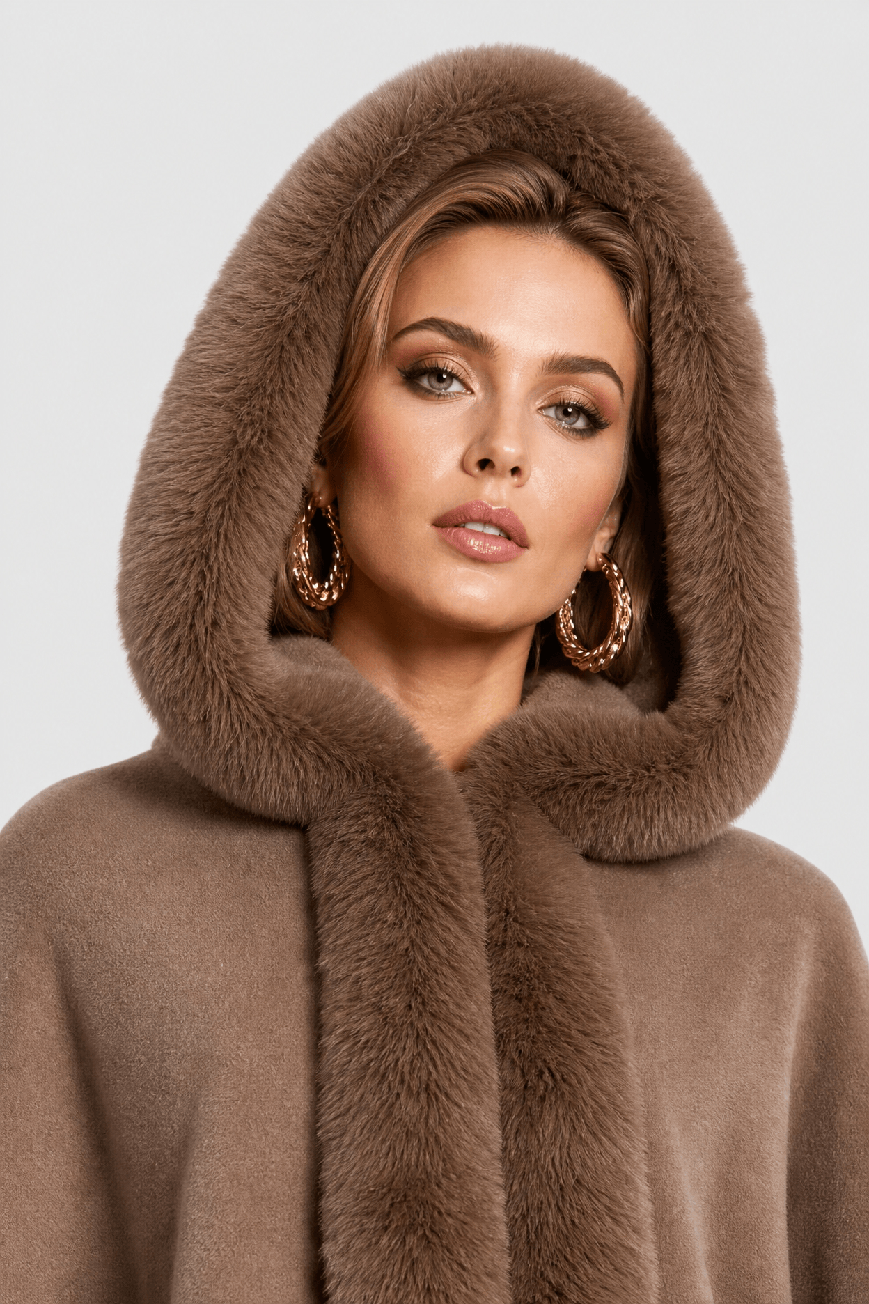 Cape Femme Fourrure avec Capuche