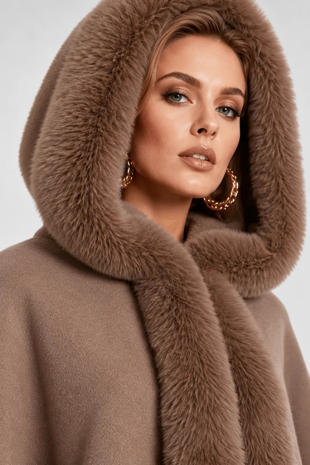 Cape Femme Fourrure avec Capuche