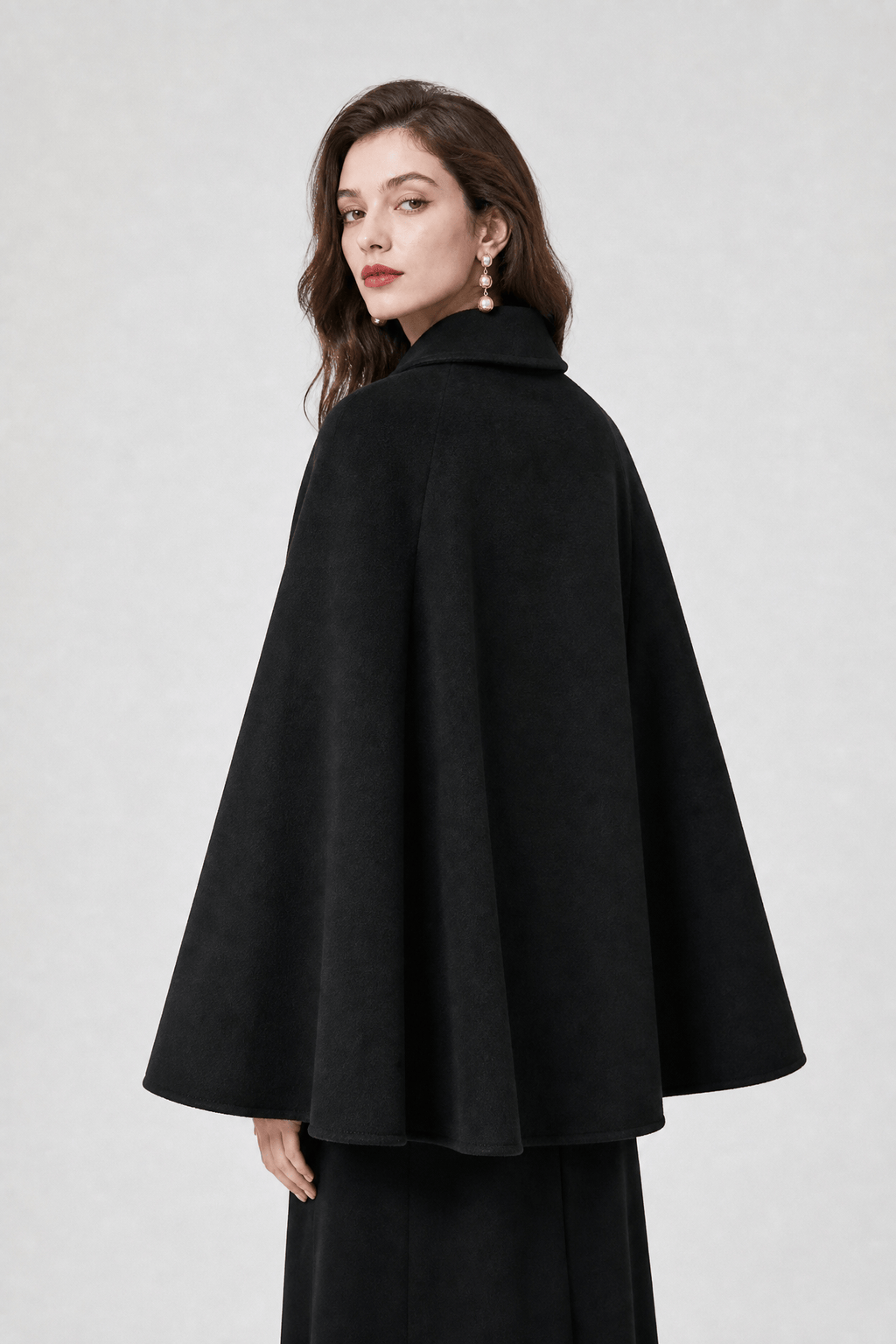 Cape Noire Femme Laine
