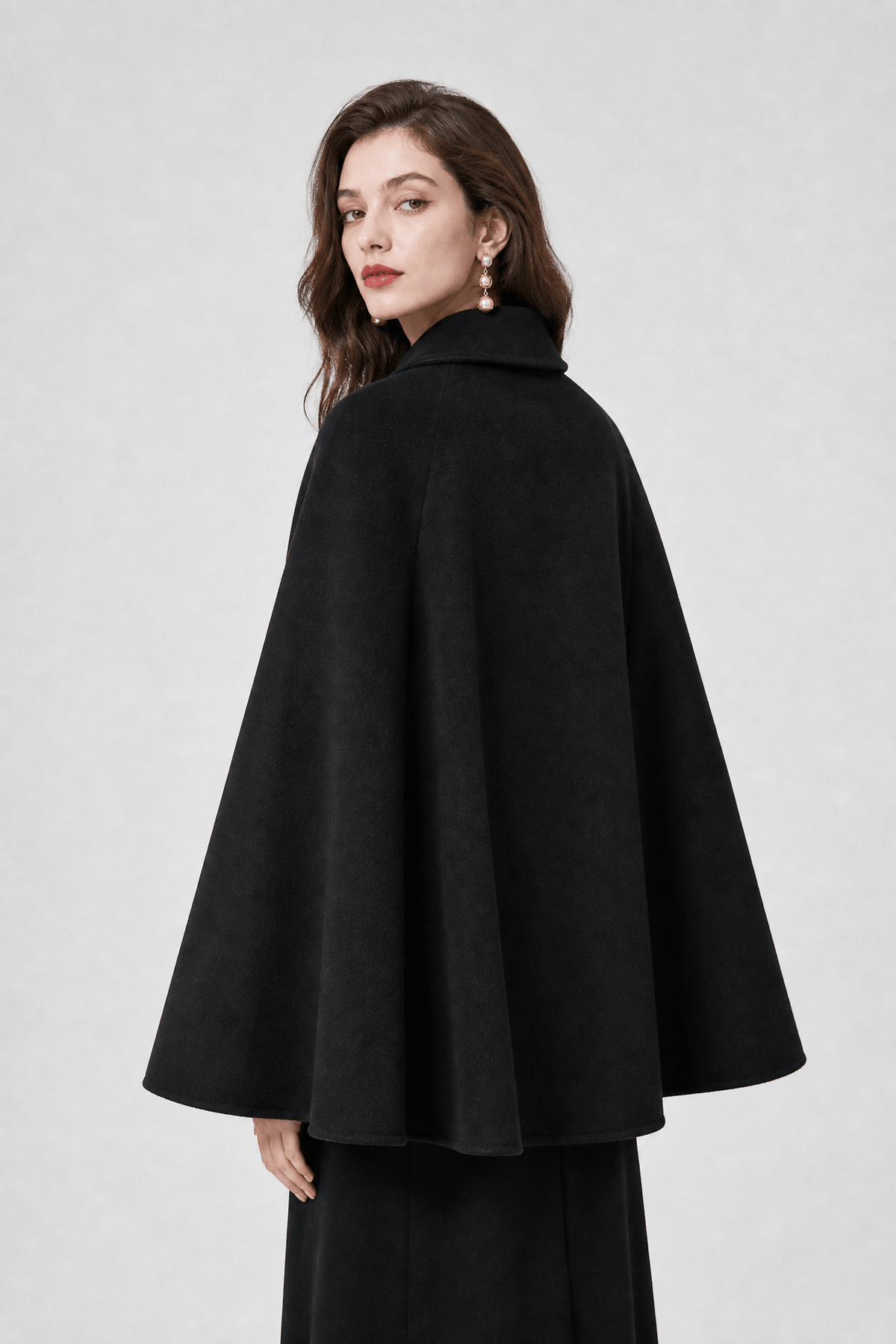 Cape Noire Femme Laine