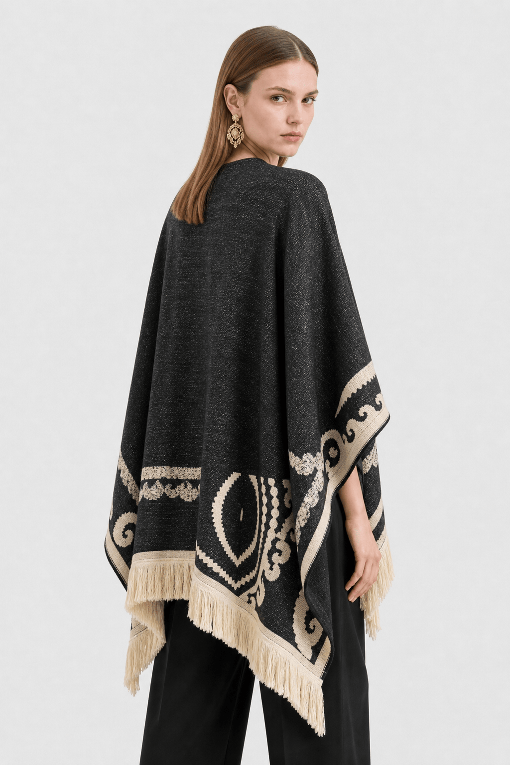 Poncho Noir à Franges